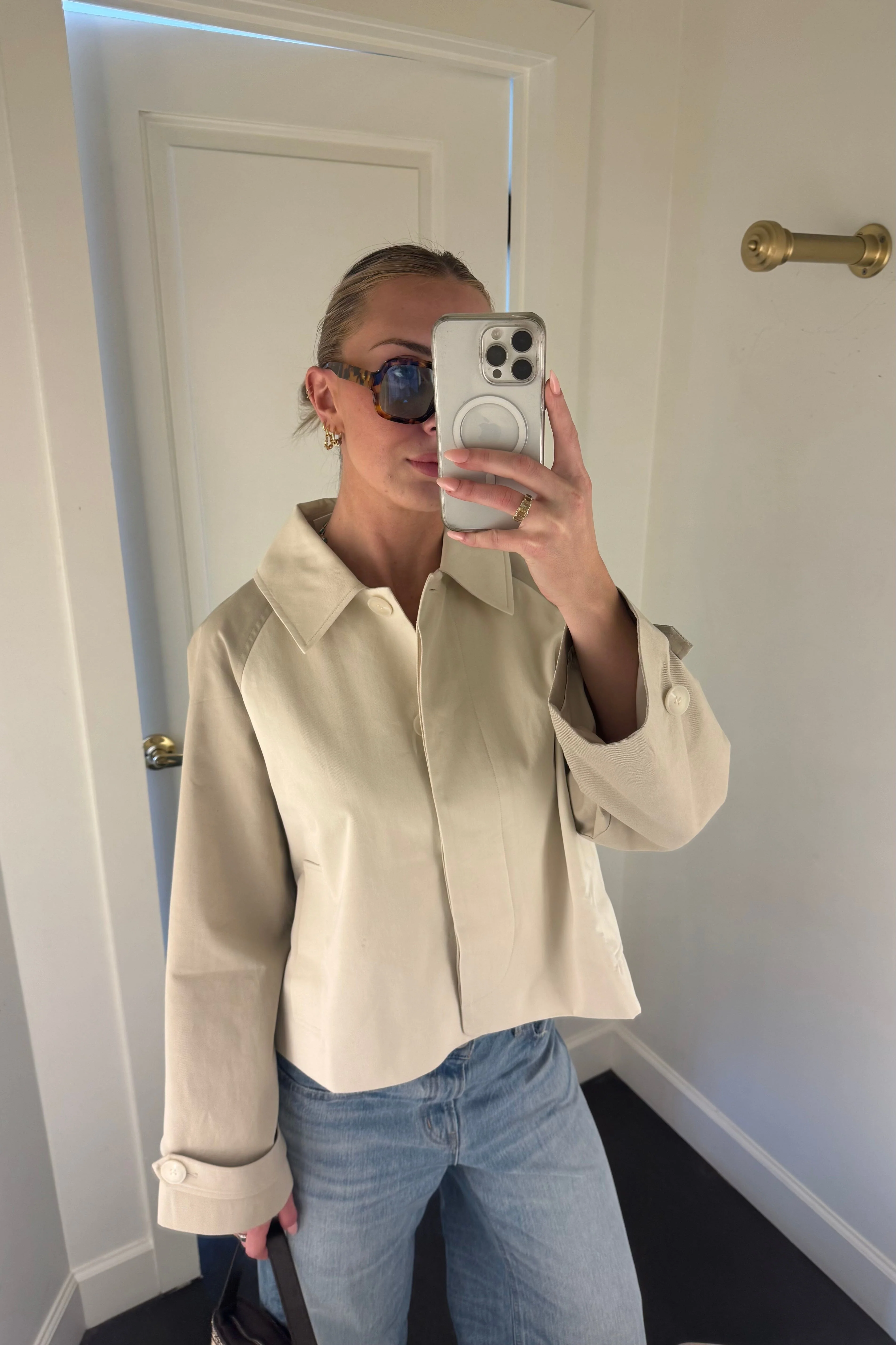 ELODIE | Cropped Trench Coat - Neutral - Image 3